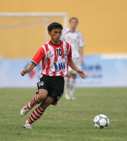 Anh đã có khoảng thời gian hơn 10 năm gắn bó với đội bóng quê hương và đã trở thành biểu tượng của CLB Đồng Tâm Long An.
